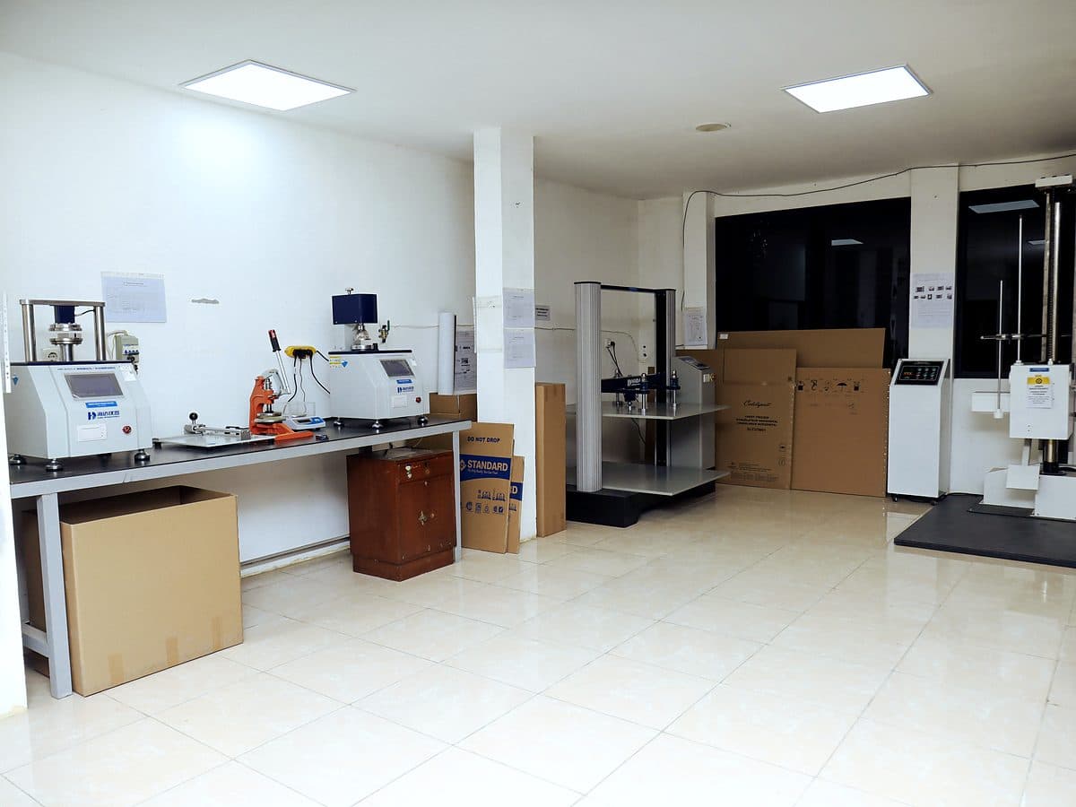 Temperature & humidity-controlled lab